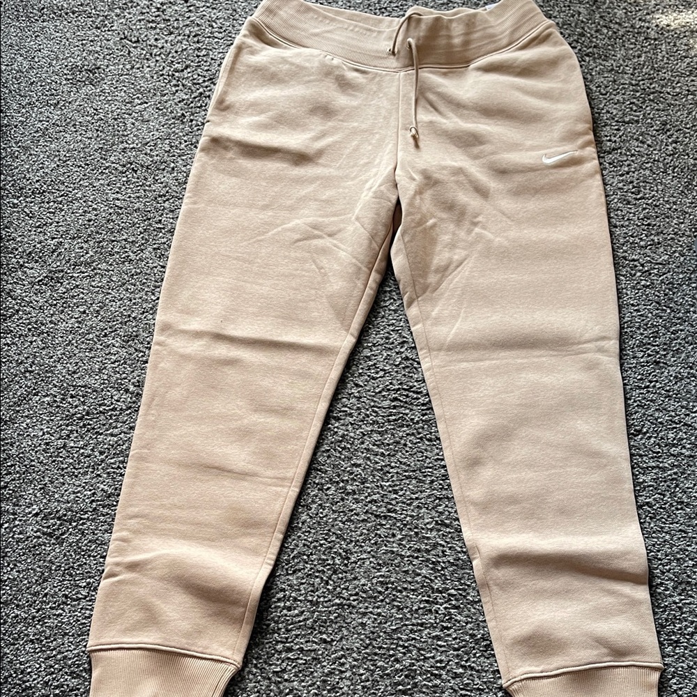 Nike Women Sweatpants. Brand new w/tags